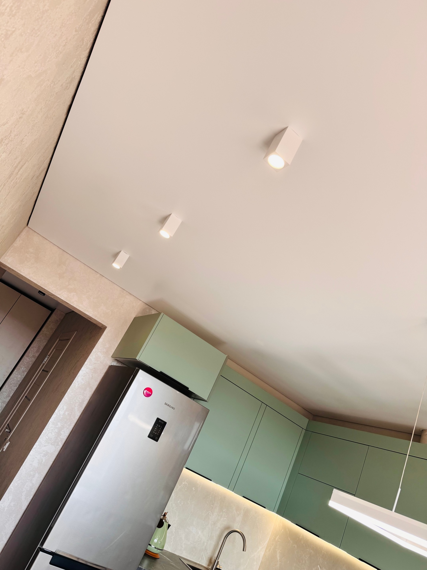 Натяжной потолок в Выборге Potolki-Vsem