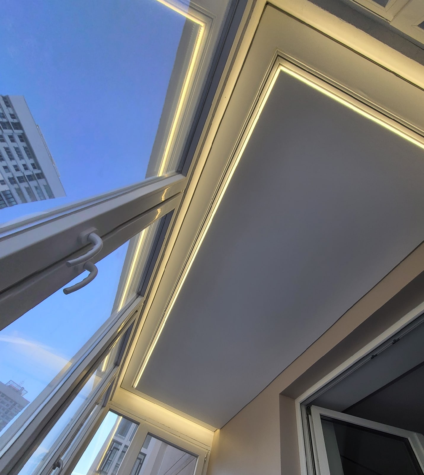 Натяжные потолки на балконе или лоджии Потолки Всем