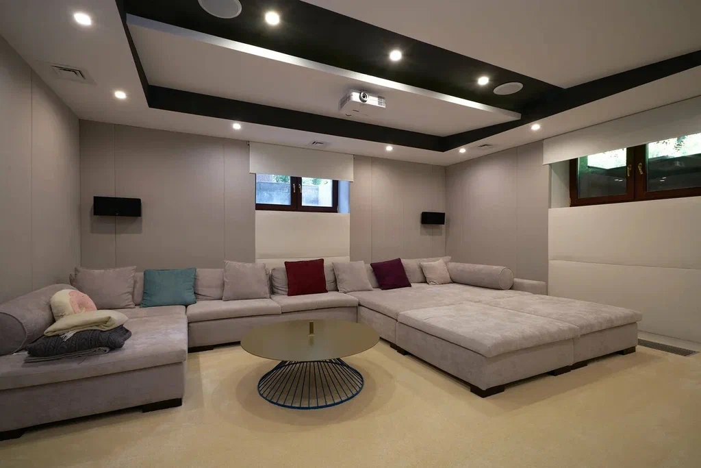 Натяжные (тихие) стены в домашнем кинотеатре Потолки Всем