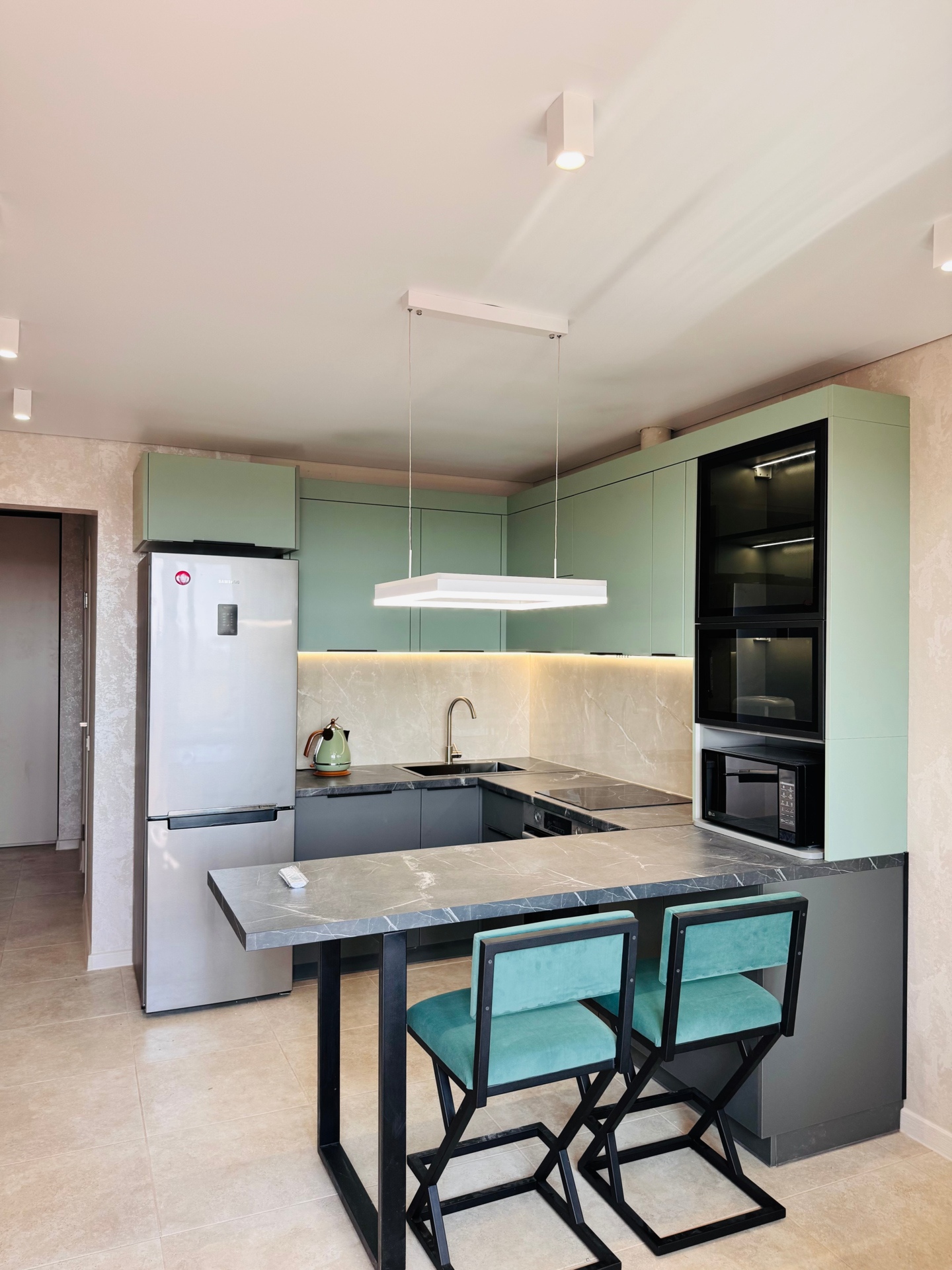 Натяжной потолок в Кудрово Potolki-Vsem