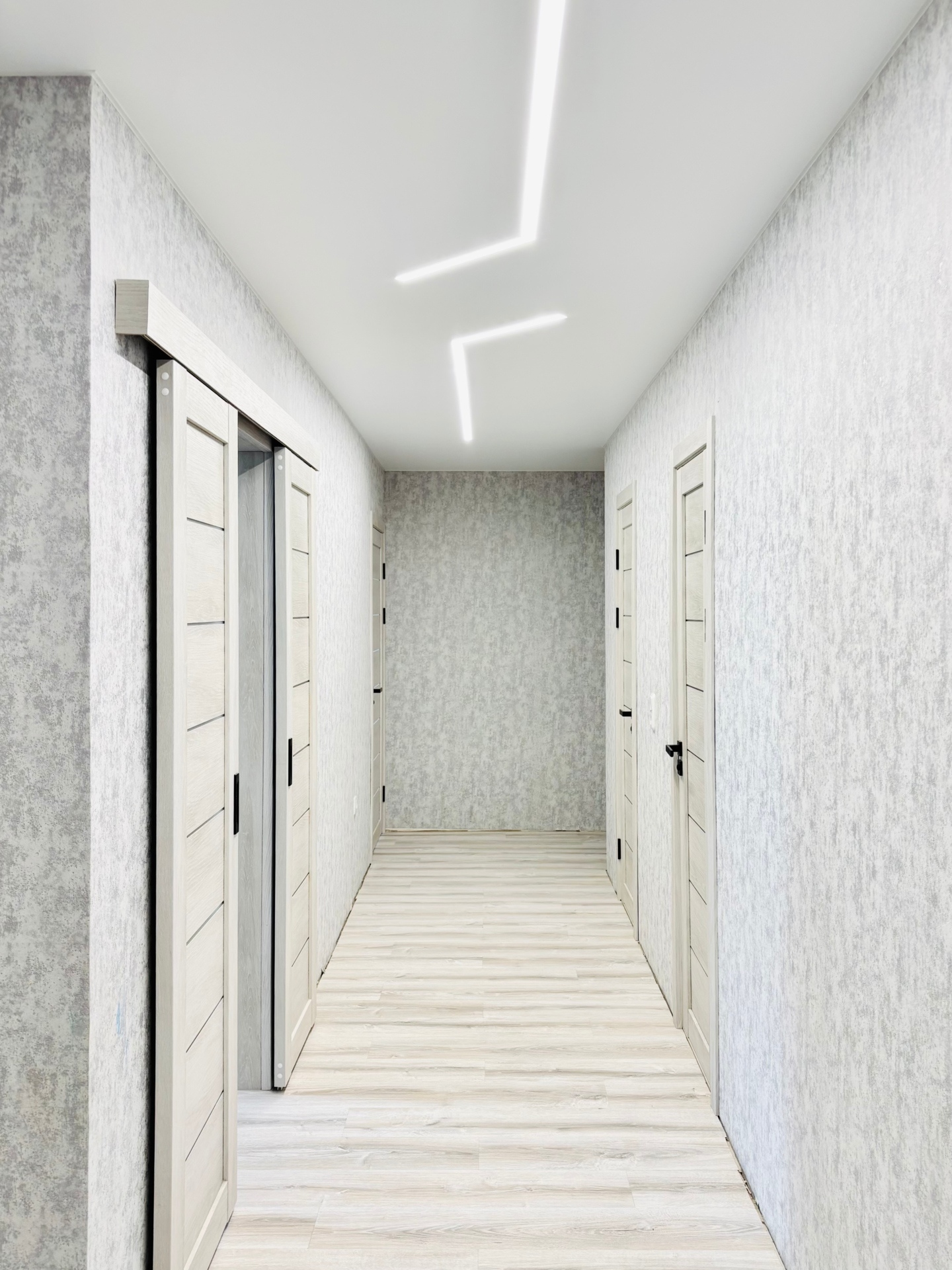 Натяжные потолки с подсветкой в коридор Потолки Всем