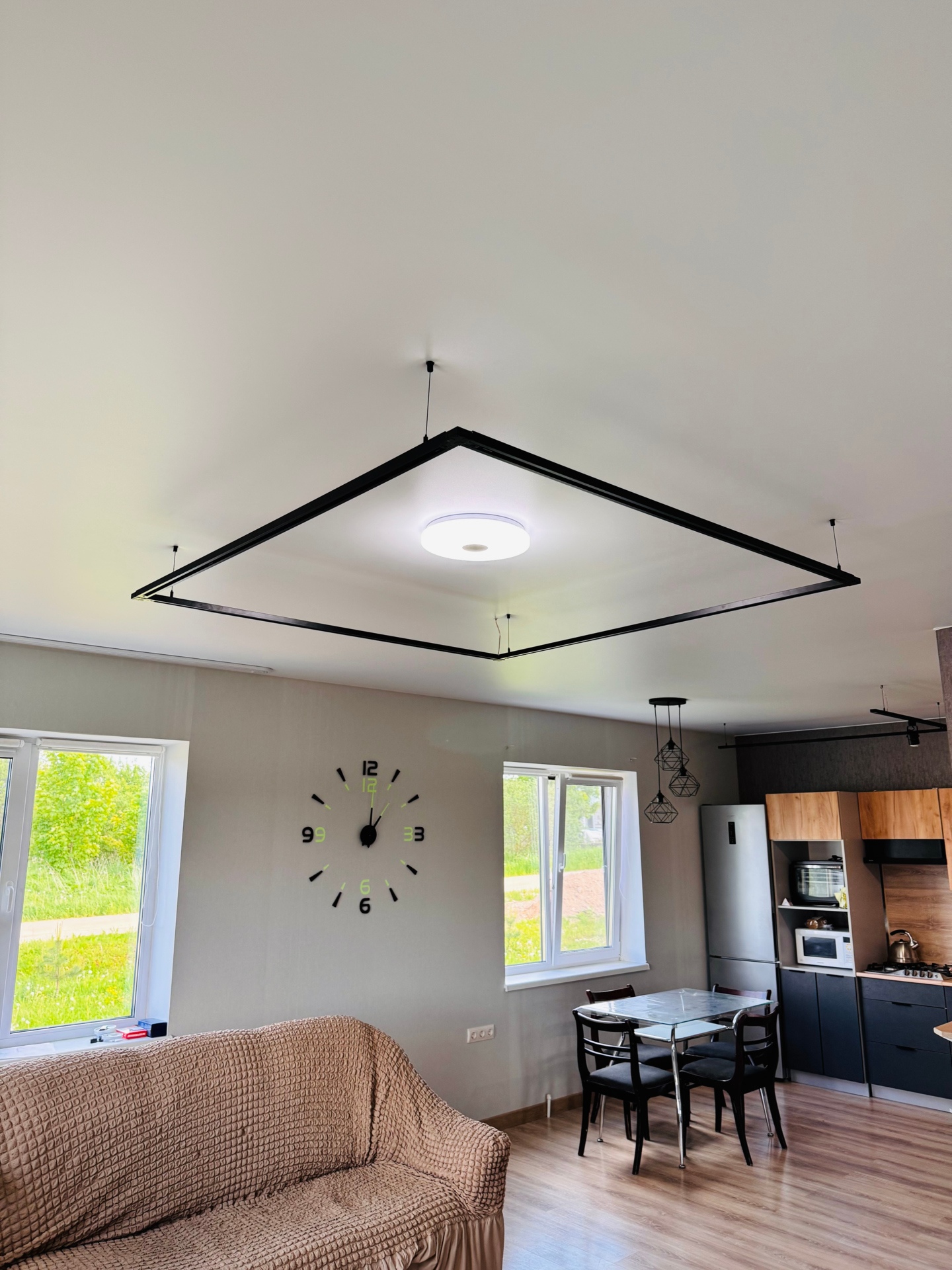 Натяжной потолок в Луге Potolki-Vsem