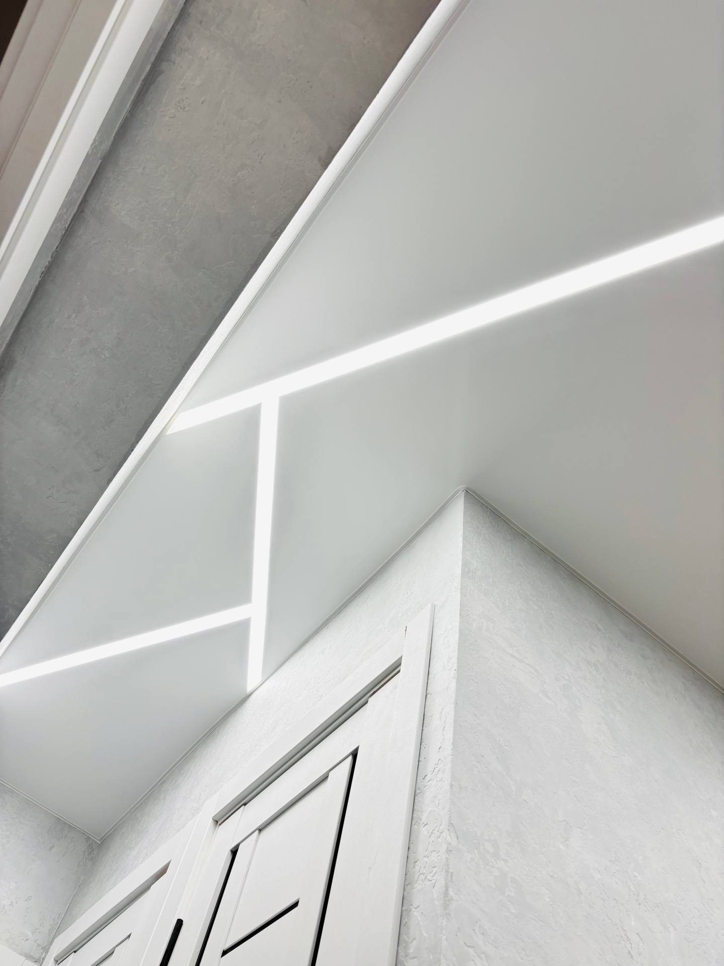 Натяжные потолки с подсветкой в коридор Потолки Всем