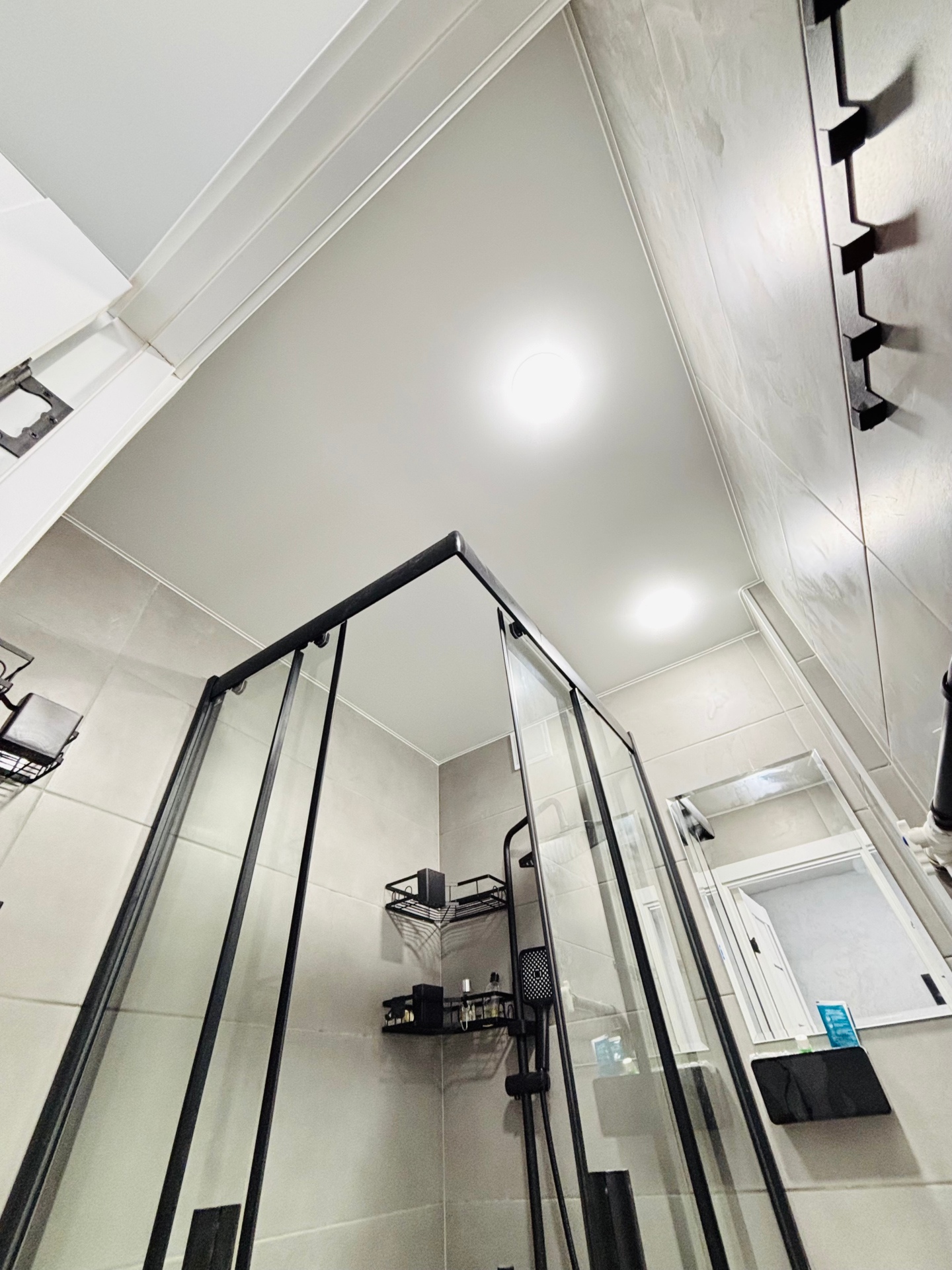 Натяжные потолки в санузел Потолки Всем